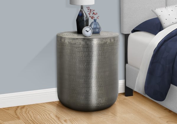 ACCENT TABLE - 22"H / SILVER GREY IRON METAL END TABLE