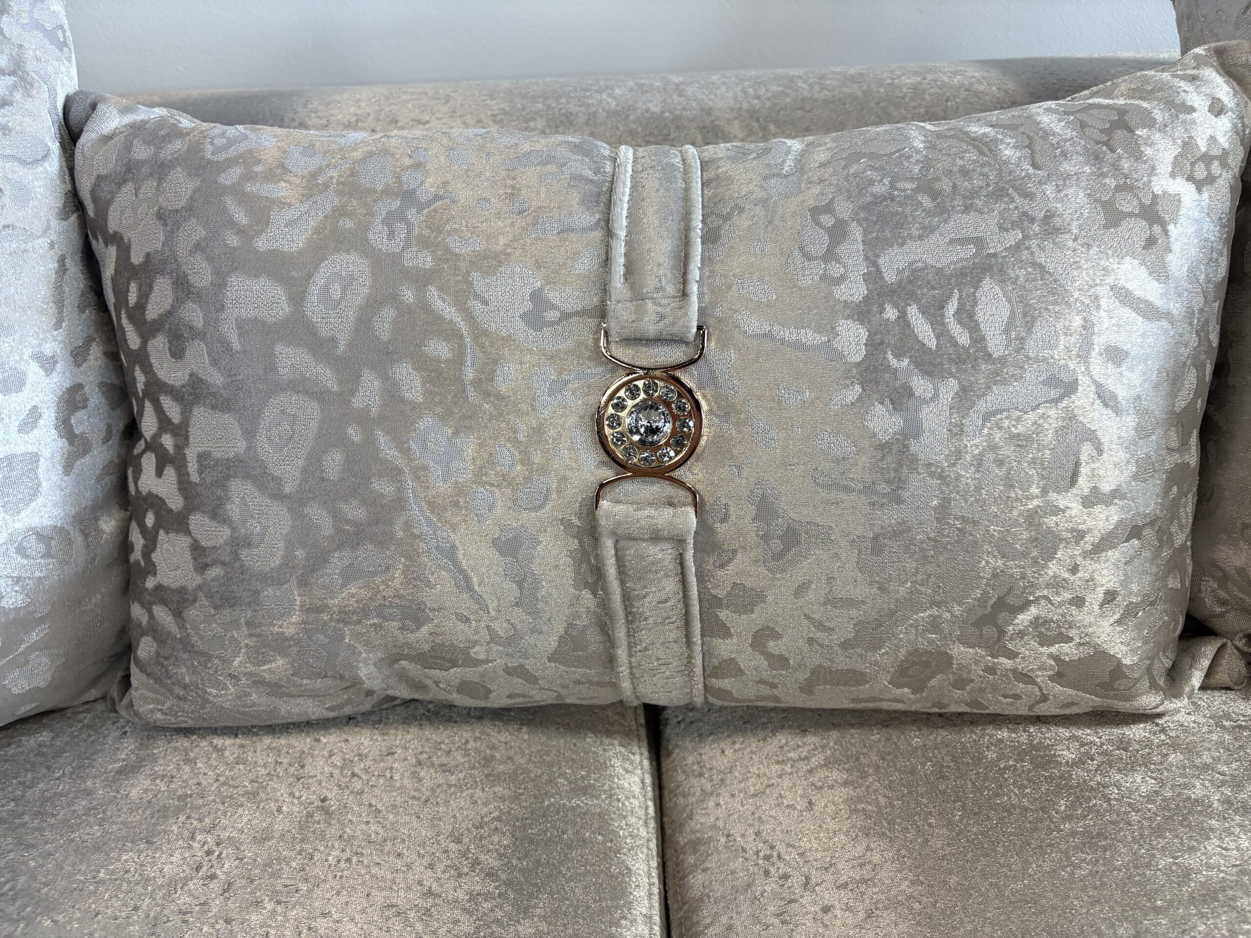 Catarina Highstyle Living Room Set in Shimmer Jaquard Beige