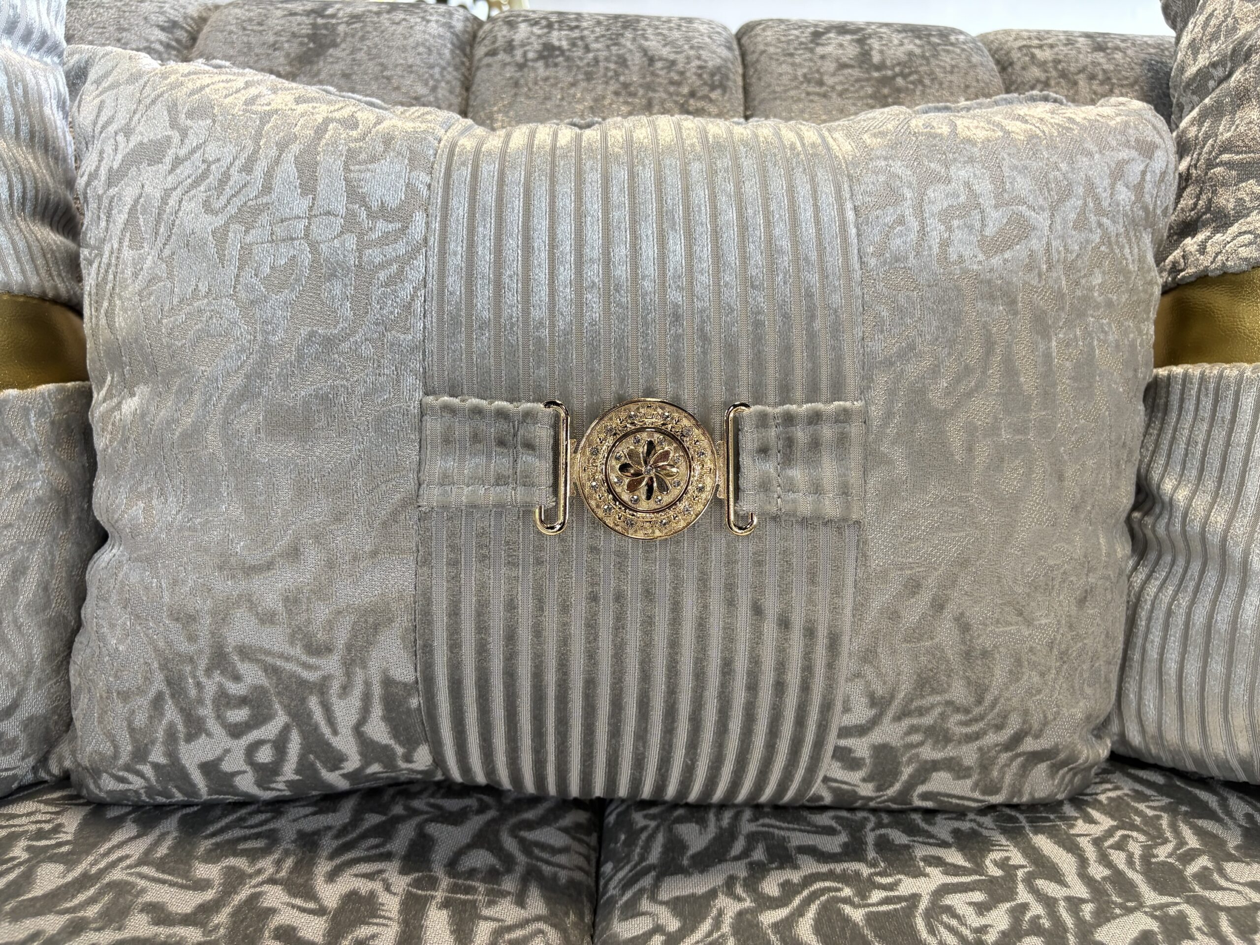 Catarina Highstyle Living Room Set in Shimmer Jacquard Grey