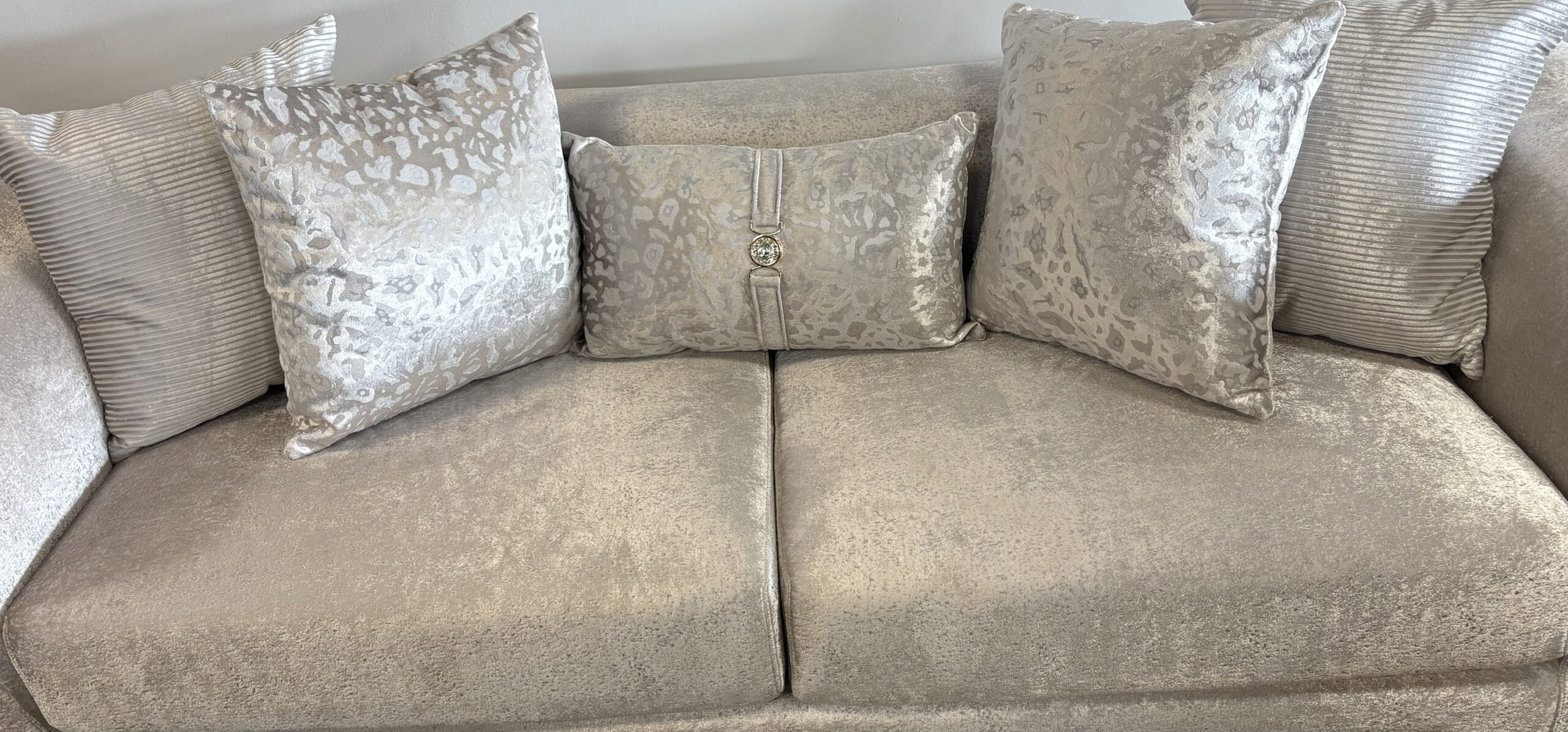 Catarina Highstyle Living Room Set in Shimmer Jaquard Beige